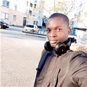 Professeur de mathématiques fait des cours aux élèves de collège et lycée à Paris
